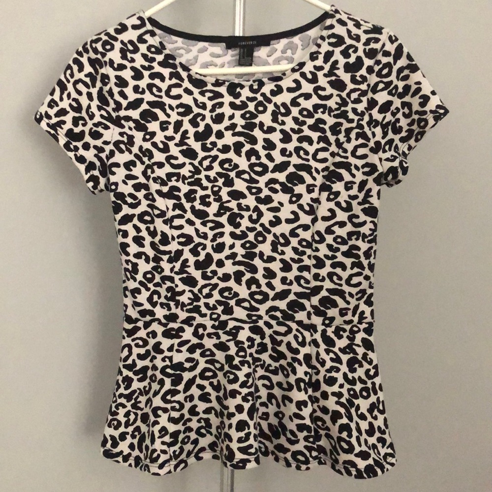 Forever 21 Dressy Short Sleeve Black & White Cheetah Print Top in Size Small
